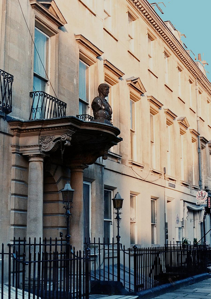 Edgar Buildings (George Street) a terrace of Georgian town houses with an impressive entrance porch and bust. © Richard Walker/flickr